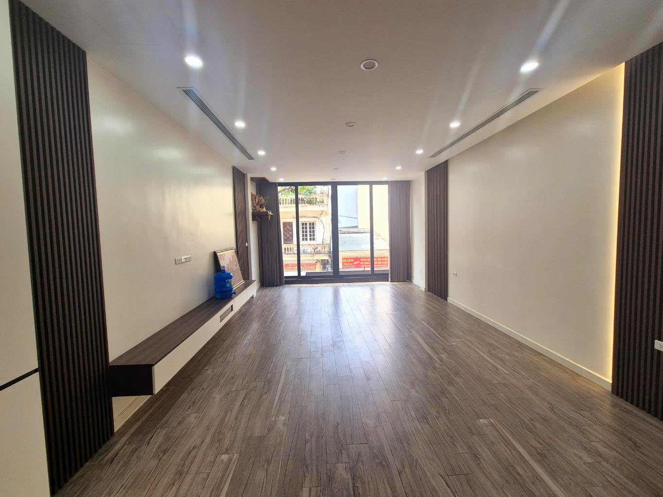 ĐÁNG CHÚ Ý! BÁN GẤP NHÀ MẶT PHỐ 61m 6 Tầng- Vỉa hè Kinh Doanh  Thang máy - View Công Viên. Đường xe - Ảnh 3